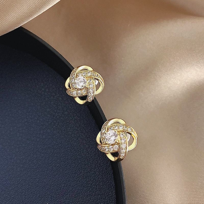 Dignified Hollow Diamond Clover Elegant Windmill Earrings