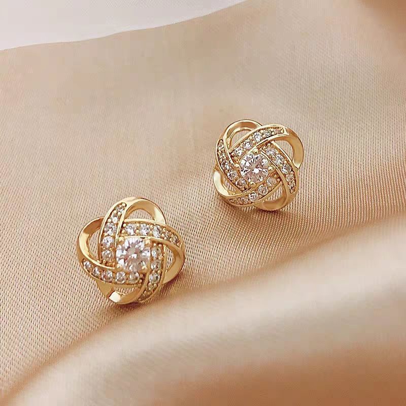 Dignified Hollow Diamond Clover Elegant Windmill Earrings