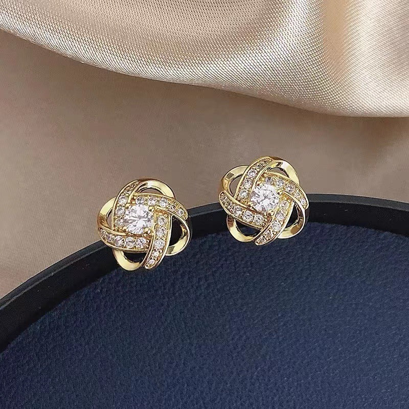 Dignified Hollow Diamond Clover Elegant Windmill Earrings