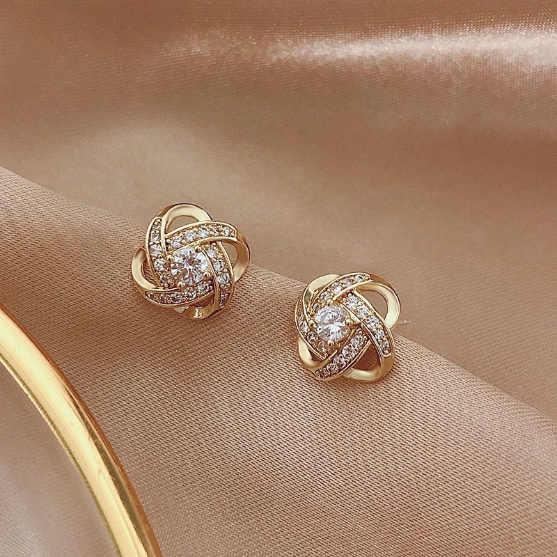 Dignified Hollow Diamond Clover Elegant Windmill Earrings