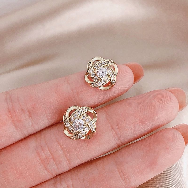 Dignified Hollow Diamond Clover Elegant Windmill Earrings